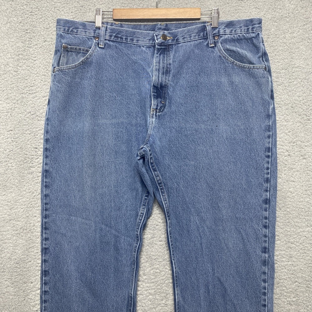Wrangler Jeans Men 42x30 Blue Denim 100% Cotton Straight Med  Wash Cowboy - Picture 3 of 12
